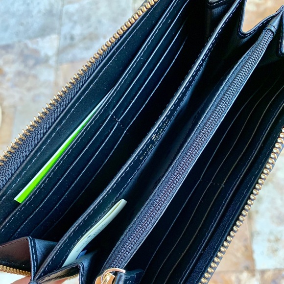 🔥FINAL SALE🔥 Kate Spade Wallet - Picture 4 of 6